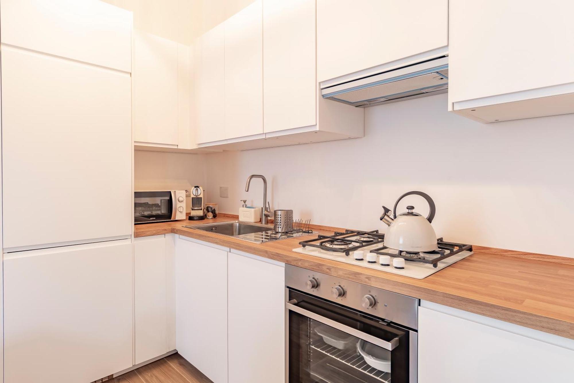 Domus Ana- Modern Elegance, Steps Away From The Colosseum And The Historic Center