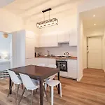 Domus Ana- Modern Elegance, Steps Away From The Colosseum And The Historic Center